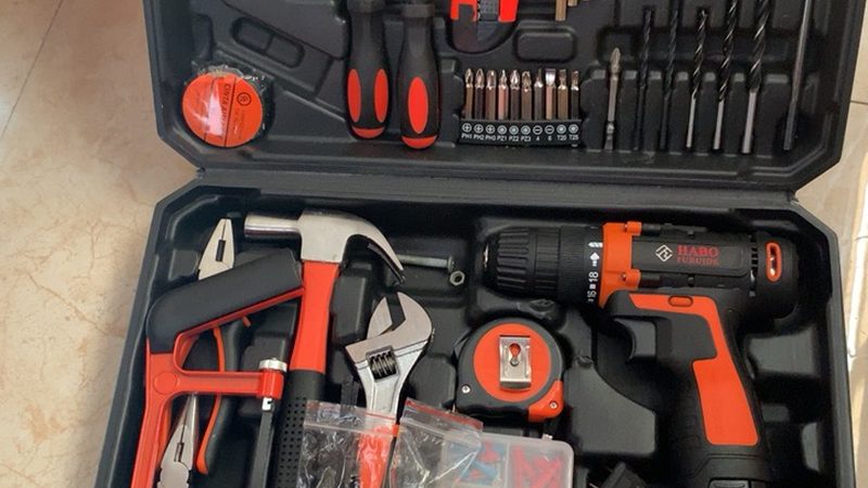 目前市场上常见的膨胀螺丝安装工具有以下几种：